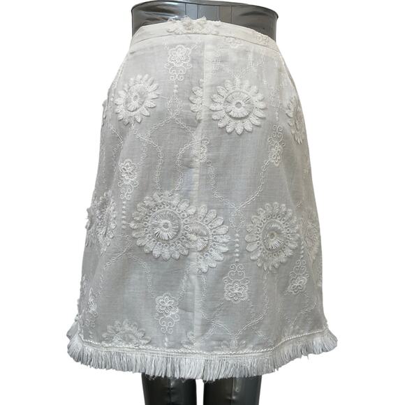 Walter Baker Embroidered Frayed Hem Mini Skirt Women's Size 12 White - Picture 2 of 4